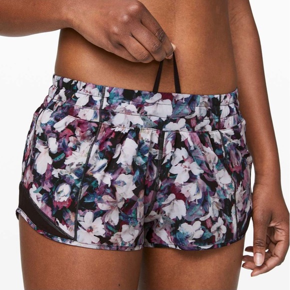 Lululemon Hotty Hot Short - Picture 3 of 4